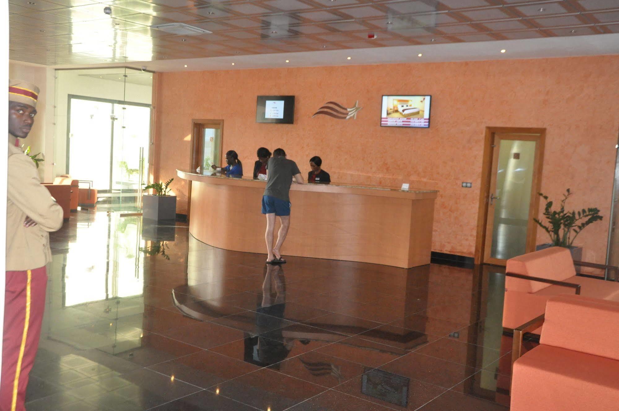 דואלה Star Land Hotel Bonapriso מראה חיצוני תמונה